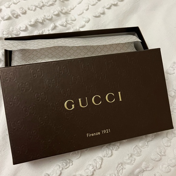 Brand new Gucci wallet in beautiful color! - Picture 4 of 5